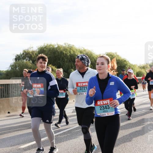 03.10.2024 - Köhlbrandbrückenlauf Miley Keyser http://msf.ph/oto/7158662 03.10.2024 09:23:30 Position 3 338, 359, 3721, 2343, 3201 meine-sportfotos.de