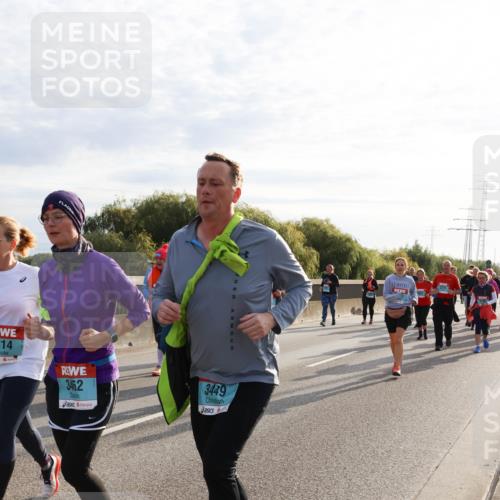 03.10.2024 - Köhlbrandbrückenlauf Miley Keyser http://msf.ph/oto/7158816 03.10.2024 09:24:21 Position 3 314, 3462, 3449 meine-sportfotos.de