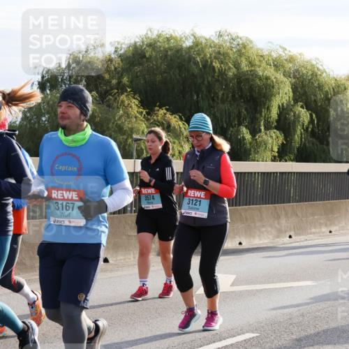 03.10.2024 - Köhlbrandbrückenlauf Miley Keyser http://msf.ph/oto/7158818 03.10.2024 09:24:23 Position 3 3167, 3574, 3121 meine-sportfotos.de