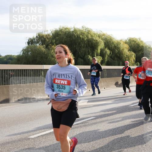 03.10.2024 - Köhlbrandbrückenlauf Miley Keyser http://msf.ph/oto/7158825 03.10.2024 09:24:25 Position 3 3535, 3406, 3270 meine-sportfotos.de