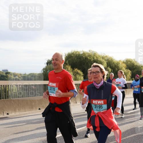 03.10.2024 - Köhlbrandbrückenlauf Miley Keyser http://msf.ph/oto/7158831 03.10.2024 09:24:27 Position 3 3270, 3195, 3336 meine-sportfotos.de