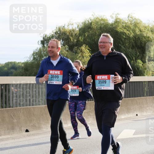 03.10.2024 - Köhlbrandbrückenlauf Miley Keyser http://msf.ph/oto/7163830 03.10.2024 09:24:44 Position 3 3599, 3428, 3509 meine-sportfotos.de