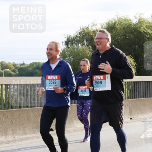 03.10.2024 - Köhlbrandbrückenlauf Miley Keyser http://msf.ph/oto/7163839 03.10.2024 09:24:44 Position 3 3599, 3428, 3509 meine-sportfotos.de
