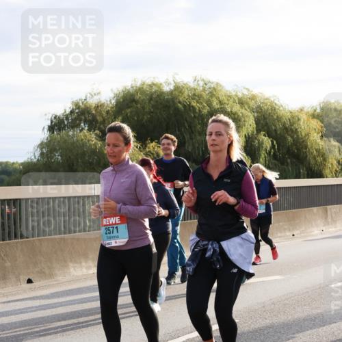 03.10.2024 - Köhlbrandbrückenlauf Miley Keyser http://msf.ph/oto/7164101 03.10.2024 09:25:07 Position 3 2571 meine-sportfotos.de