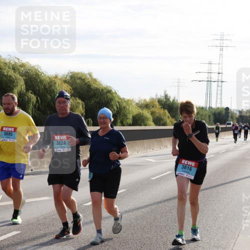 03.10.2024 - Köhlbrandbrückenlauf Miley Keyser http://msf.ph/oto/7164145 03.10.2024 09:25:15 Position 3 3685, 3624, 3616 meine-sportfotos.de