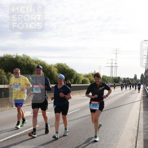 03.10.2024 - Köhlbrandbrückenlauf Miley Keyser http://msf.ph/oto/7164156 03.10.2024 09:25:15 Position 3 3685, 3624, 3616 meine-sportfotos.de