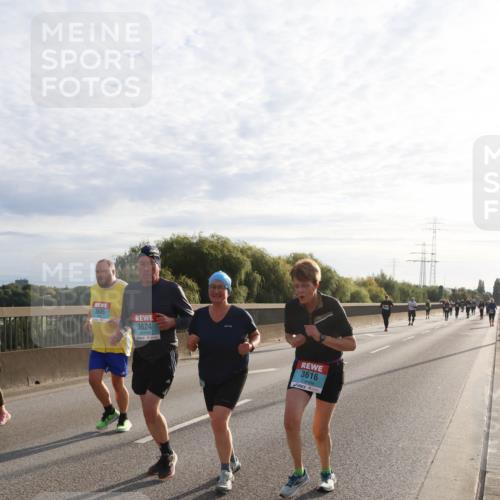 03.10.2024 - Köhlbrandbrückenlauf Miley Keyser http://msf.ph/oto/7164176 03.10.2024 09:25:16 Position 3 3685, 3624, 3616 meine-sportfotos.de