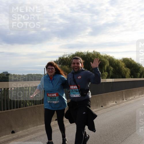 03.10.2024 - Köhlbrandbrückenlauf Miley Keyser http://msf.ph/oto/7164662 03.10.2024 09:26:52 Position 3 3514, 3516 meine-sportfotos.de
