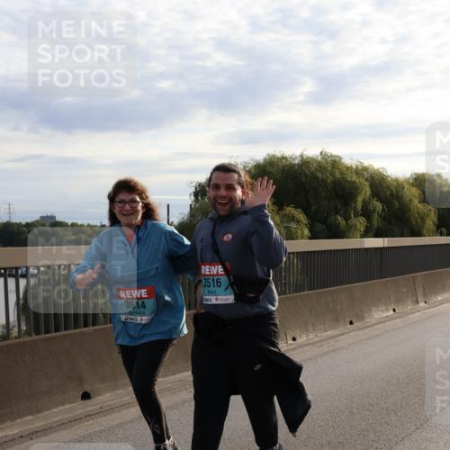 03.10.2024 - Köhlbrandbrückenlauf Miley Keyser http://msf.ph/oto/7164669 03.10.2024 09:26:53 Position 3 3514, 3516 meine-sportfotos.de