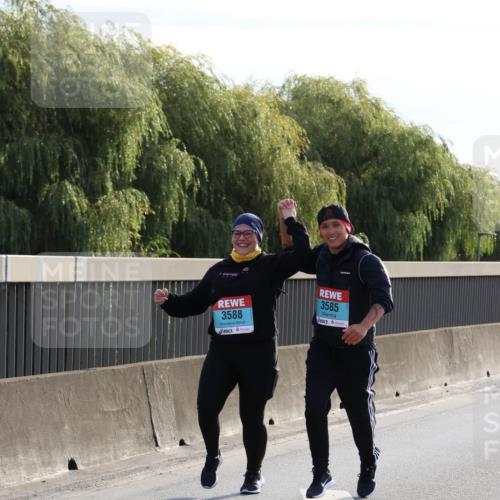 03.10.2024 - Köhlbrandbrückenlauf Miley Keyser http://msf.ph/oto/7164705 03.10.2024 09:27:05 Position 3 3588, 3585 meine-sportfotos.de