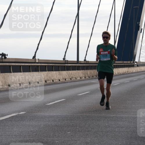 03.10.2024 - Köhlbrandbrückenlauf Matties Gatica Varas http://msf.ph/oto/7164799 03.10.2024 09:17:27 Position 2 1038, 9 meine-sportfotos.de