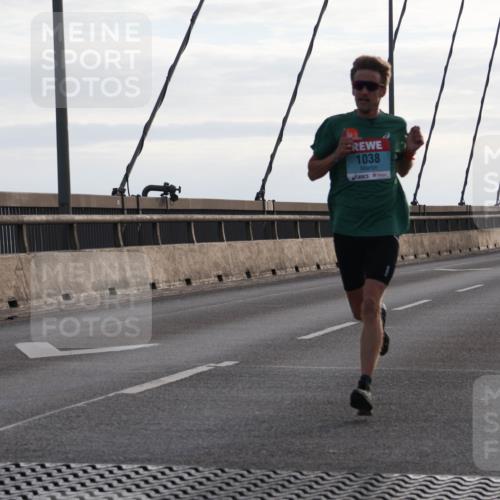03.10.2024 - Köhlbrandbrückenlauf Matties Gatica Varas http://msf.ph/oto/7164815 03.10.2024 09:17:28 Position 2 1038 meine-sportfotos.de