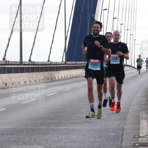 03.10.2024 - Köhlbrandbrückenlauf Matties Gatica Varas http://msf.ph/oto/7165089 03.10.2024 09:18:04 Position 2 2423, 1020 meine-sportfotos.de
