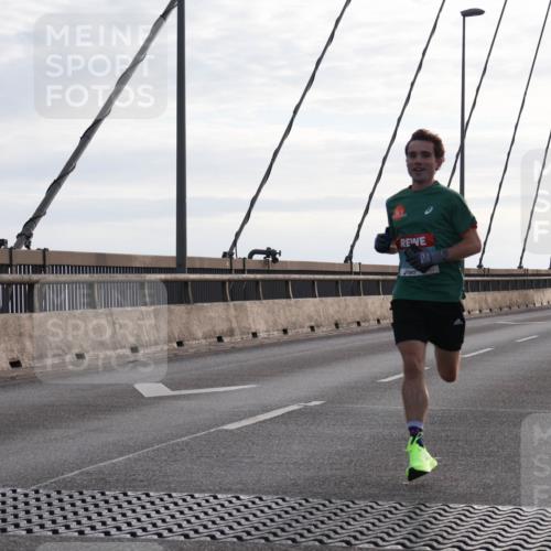 03.10.2024 - Köhlbrandbrückenlauf Matties Gatica Varas http://msf.ph/oto/7165239 03.10.2024 09:18:15 Position 2  meine-sportfotos.de