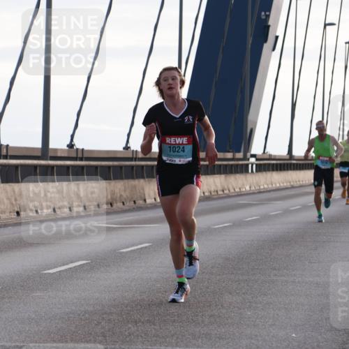 03.10.2024 - Köhlbrandbrückenlauf Matties Gatica Varas http://msf.ph/oto/7165536 03.10.2024 09:18:44 Position 2 1024, 1018 meine-sportfotos.de