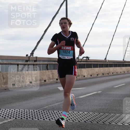 03.10.2024 - Köhlbrandbrückenlauf Matties Gatica Varas http://msf.ph/oto/7165659 03.10.2024 09:18:47 Position 2 2, 1024 meine-sportfotos.de