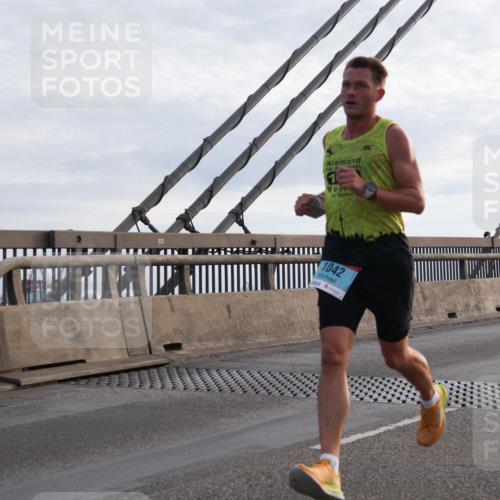 03.10.2024 - Köhlbrandbrückenlauf Matties Gatica Varas http://msf.ph/oto/7165950 03.10.2024 09:18:58 Position 2 1, 1042 meine-sportfotos.de