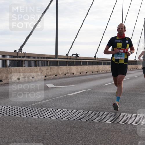 03.10.2024 - Köhlbrandbrückenlauf Matties Gatica Varas http://msf.ph/oto/7166037 03.10.2024 09:19:03 Position 2 1054, 1063 meine-sportfotos.de