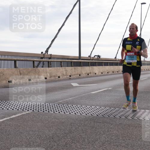03.10.2024 - Köhlbrandbrückenlauf Matties Gatica Varas http://msf.ph/oto/7166050 03.10.2024 09:19:04 Position 2 1054, 1063 meine-sportfotos.de