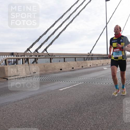 03.10.2024 - Köhlbrandbrückenlauf Matties Gatica Varas http://msf.ph/oto/7166079 03.10.2024 09:19:04 Position 2 1054, 1063 meine-sportfotos.de