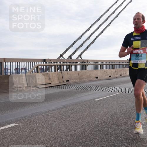 03.10.2024 - Köhlbrandbrückenlauf Matties Gatica Varas http://msf.ph/oto/7166090 03.10.2024 09:19:05 Position 2 3, 1054 meine-sportfotos.de