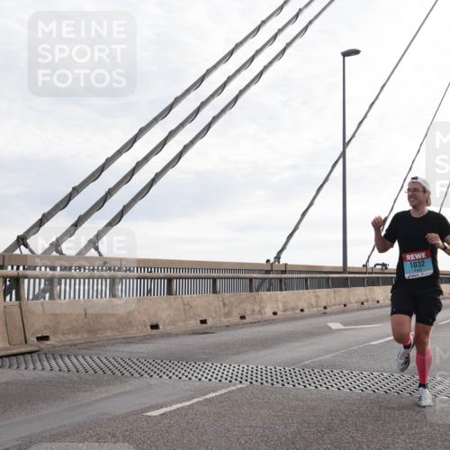 03.10.2024 - Köhlbrandbrückenlauf Matties Gatica Varas http://msf.ph/oto/7166286 03.10.2024 09:19:19 Position 2 1032, 1165 meine-sportfotos.de