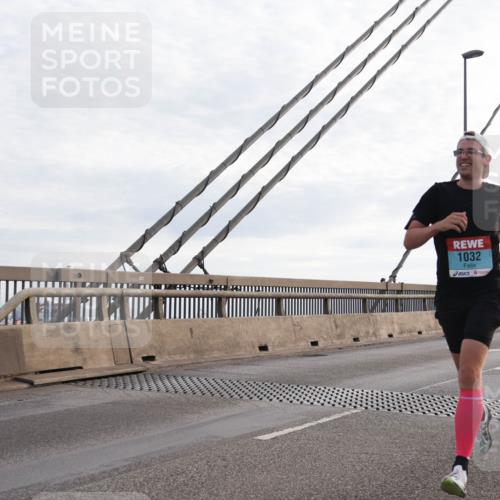 03.10.2024 - Köhlbrandbrückenlauf Matties Gatica Varas http://msf.ph/oto/7166313 03.10.2024 09:19:20 Position 2 1032 meine-sportfotos.de