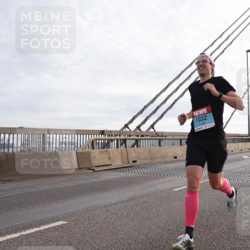 03.10.2024 - Köhlbrandbrückenlauf Matties Gatica Varas http://msf.ph/oto/7166323 03.10.2024 09:19:20 Position 2 1032 meine-sportfotos.de