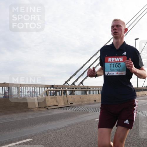 03.10.2024 - Köhlbrandbrückenlauf Matties Gatica Varas http://msf.ph/oto/7166361 03.10.2024 09:19:22 Position 2 1165, 1043 meine-sportfotos.de