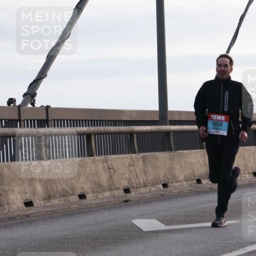 03.10.2024 - Köhlbrandbrückenlauf Matties Gatica Varas http://msf.ph/oto/7166599 03.10.2024 09:19:43 Position 2 1030 meine-sportfotos.de