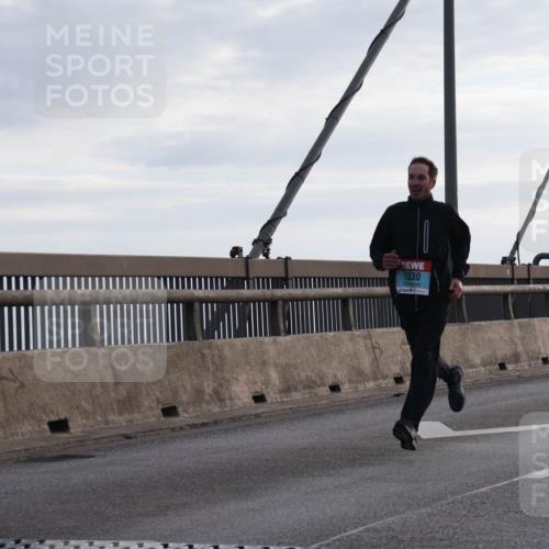 03.10.2024 - Köhlbrandbrückenlauf Matties Gatica Varas http://msf.ph/oto/7166623 03.10.2024 09:19:44 Position 2 1030 meine-sportfotos.de