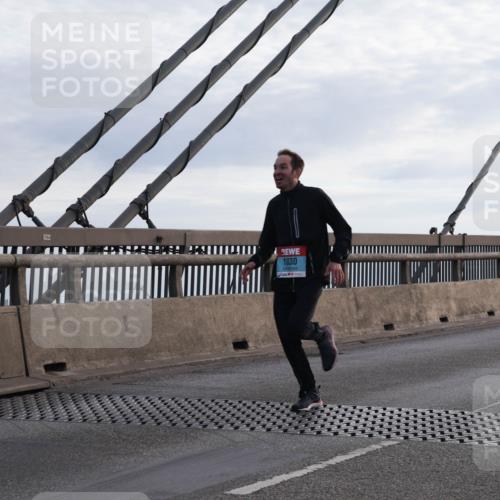 03.10.2024 - Köhlbrandbrückenlauf Matties Gatica Varas http://msf.ph/oto/7166641 03.10.2024 09:19:45 Position 2 1030 meine-sportfotos.de