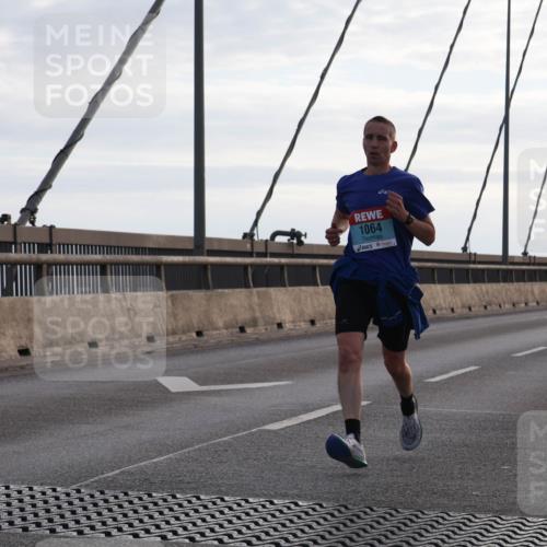 03.10.2024 - Köhlbrandbrückenlauf Matties Gatica Varas http://msf.ph/oto/7166869 03.10.2024 09:19:53 Position 2 1064 meine-sportfotos.de
