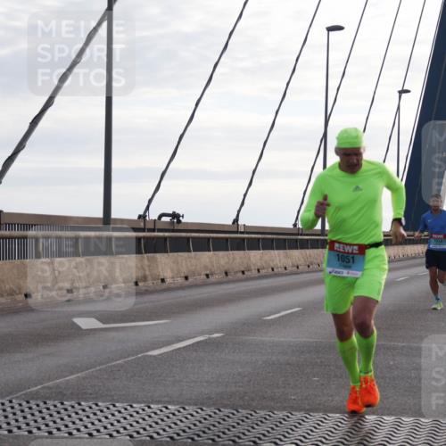 03.10.2024 - Köhlbrandbrückenlauf Matties Gatica Varas http://msf.ph/oto/7167022 03.10.2024 09:19:58 Position 2 2, 1051, 1033 meine-sportfotos.de