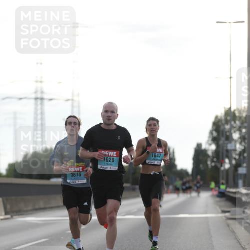 03.10.2024 - Köhlbrandbrückenlauf Fuchs,  Jonas http://msf.ph/oto/7167098 03.10.2024 09:10:06 Position 3 3676, 1020, 1047 meine-sportfotos.de