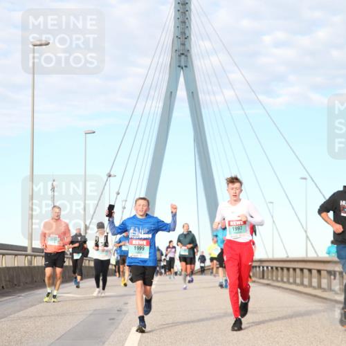 03.10.2024 - Köhlbrandbrückenlauf Jannik Wohlers http://msf.ph/oto/7167160 03.10.2024 09:42:03 Position 2 1997, 2230, 1999, 1400 meine-sportfotos.de
