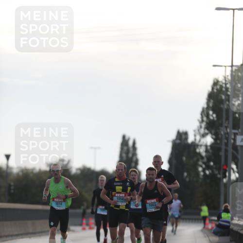 03.10.2024 - Köhlbrandbrückenlauf Fuchs,  Jonas http://msf.ph/oto/7167303 03.10.2024 09:10:20 Position 3 1018, 1054, 1063 meine-sportfotos.de