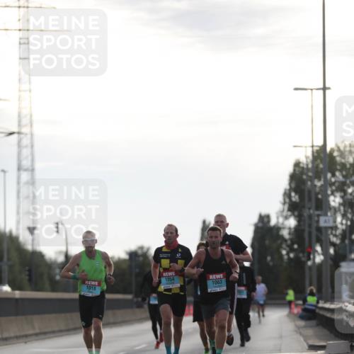 03.10.2024 - Köhlbrandbrückenlauf Fuchs,  Jonas http://msf.ph/oto/7167318 03.10.2024 09:10:23 Position 3 1054, 1018, 1063 meine-sportfotos.de