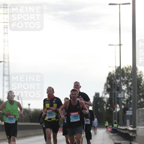 03.10.2024 - Köhlbrandbrückenlauf Fuchs,  Jonas http://msf.ph/oto/7167326 03.10.2024 09:10:24 Position 3 1018, 1054, 1063 meine-sportfotos.de