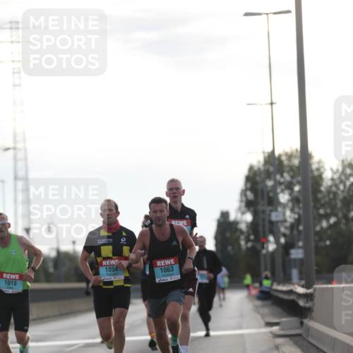 03.10.2024 - Köhlbrandbrückenlauf Fuchs,  Jonas http://msf.ph/oto/7167339 03.10.2024 09:10:25 Position 3 1018, 1054, 1063 meine-sportfotos.de