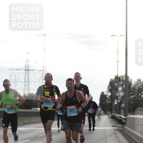 03.10.2024 - Köhlbrandbrückenlauf Fuchs,  Jonas http://msf.ph/oto/7167348 03.10.2024 09:10:26 Position 3 1018, 1054, 1063 meine-sportfotos.de