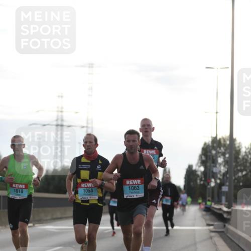 03.10.2024 - Köhlbrandbrückenlauf Fuchs,  Jonas http://msf.ph/oto/7167356 03.10.2024 09:10:26 Position 3 1018, 1054, 1063 meine-sportfotos.de