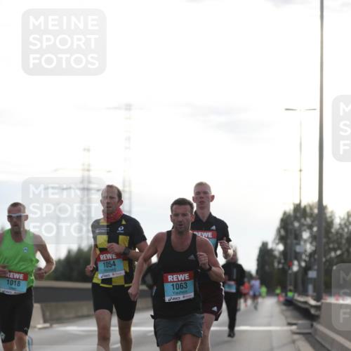 03.10.2024 - Köhlbrandbrückenlauf Fuchs,  Jonas http://msf.ph/oto/7167360 03.10.2024 09:10:26 Position 3 1018, 1054, 1063 meine-sportfotos.de