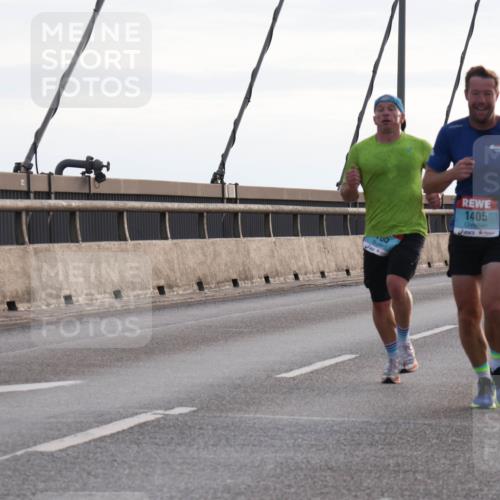 03.10.2024 - Köhlbrandbrückenlauf Matties Gatica Varas http://msf.ph/oto/7167438 03.10.2024 09:20:12 Position 2 00, 1405, 1090 meine-sportfotos.de