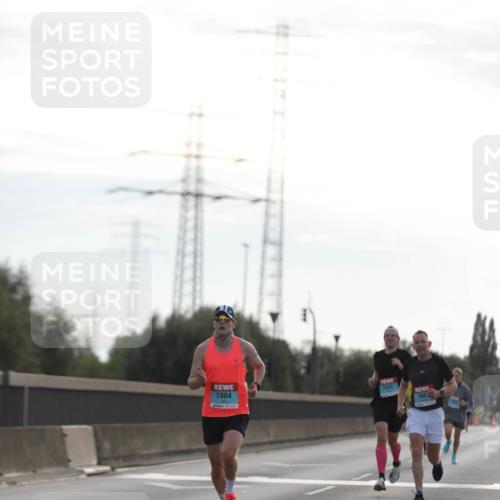 03.10.2024 - Köhlbrandbrückenlauf Fuchs,  Jonas http://msf.ph/oto/7167650 03.10.2024 09:10:42 Position 3 1004, 1032, 1043 meine-sportfotos.de