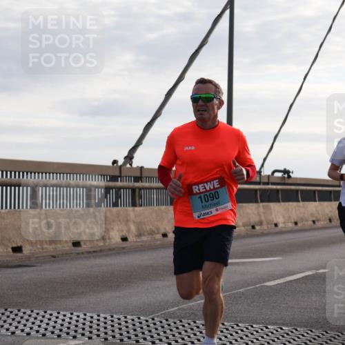 03.10.2024 - Köhlbrandbrückenlauf Matties Gatica Varas http://msf.ph/oto/7167659 03.10.2024 09:20:17 Position 2 1090, 1076 meine-sportfotos.de