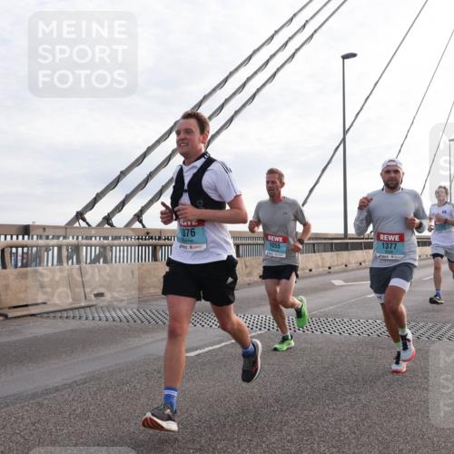 03.10.2024 - Köhlbrandbrückenlauf Matties Gatica Varas http://msf.ph/oto/7167757 03.10.2024 09:20:18 Position 2 1076, 1055, 1377 meine-sportfotos.de
