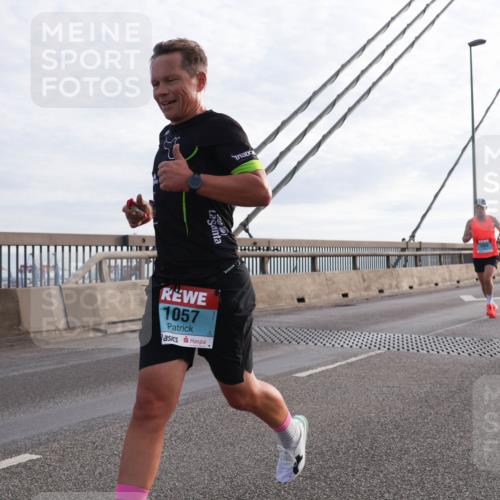 03.10.2024 - Köhlbrandbrückenlauf Matties Gatica Varas http://msf.ph/oto/7168348 03.10.2024 09:20:32 Position 2 1057, 1004 meine-sportfotos.de
