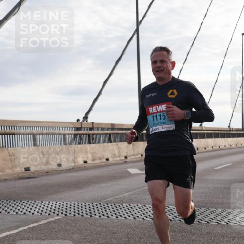 03.10.2024 - Köhlbrandbrückenlauf Matties Gatica Varas http://msf.ph/oto/7168678 03.10.2024 09:20:40 Position 2 1115 meine-sportfotos.de
