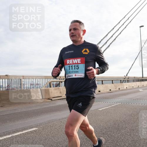 03.10.2024 - Köhlbrandbrückenlauf Matties Gatica Varas http://msf.ph/oto/7168713 03.10.2024 09:20:41 Position 2 1115 meine-sportfotos.de